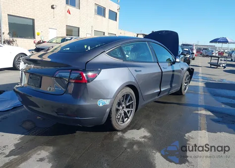 2021 Tesla Model 3 Long Range Dual Motor All-Wheel Drive z USA, uszkodzony, nr VIN 5YJ3E1EB0MF999077